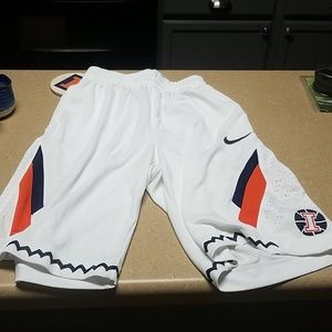 Nike U of I basketball shorts. 22 and 1/2 inch len